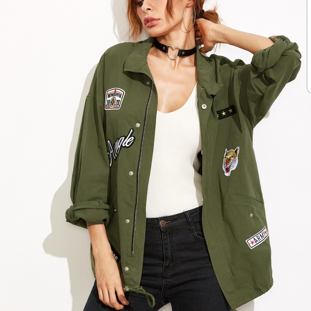 **LAST ONE!**Olive green jacket with patches - Picture 2 of 6